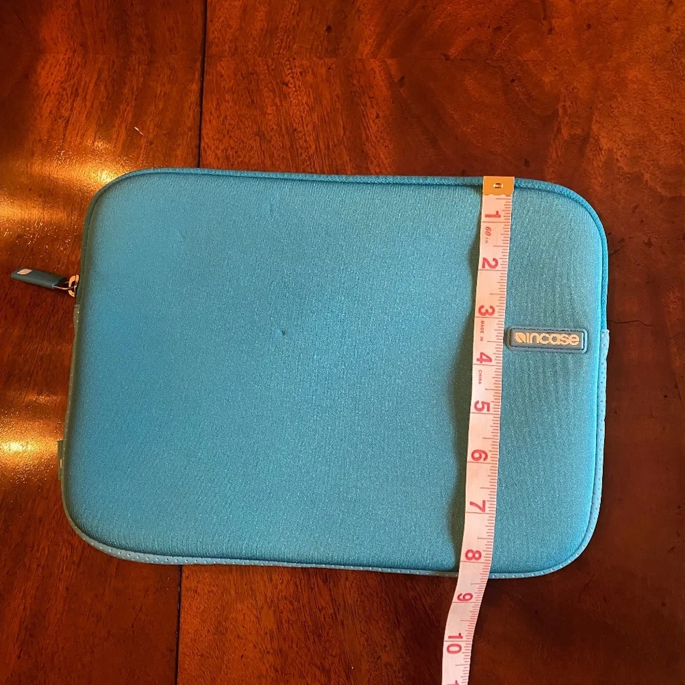 Incase neoprene device protector blue